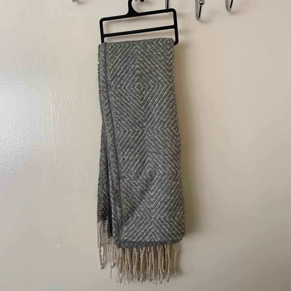 Miniso chevron warm scarf